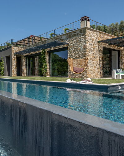 Villa Paradise: Agua, Cielo, Propiedad, Azur, Cuerpo De Agua, Edificio, Planta, Piscina, Ocio, Árbol
