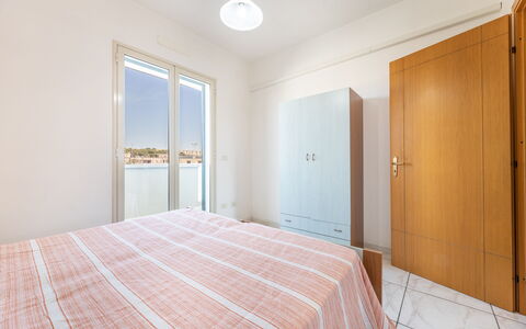 Apartment Balcony Sea View - Gallipoli: Mueble, Propiedad, Edificio, Madera, Ventana, Diseño De Interiores, Comodidad, Suelo, Piso