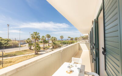 Apartment Balcony Sea View - Gallipoli: Cielo, Nube, Propiedad, Planta, Edificio, Sombra, Árbol, Casa, Bienes Raíces, Arecales