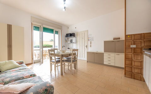 Apartment Living In Baia Verde - Gallipoli: Mueble, Gabinetes, Propiedad, Mesa, Madera, Encendiendo, Diseño De Interiores, Piso, Mostrador, Suelo