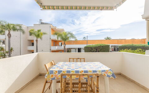 Apartment Living In Baia Verde - Gallipoli: Cielo, Mesa, Nube, Propiedad, Edificio, Azur, Silla, Sombra, Diseño De Interiores, Arquitectura