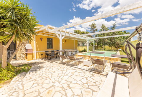 Villetta Estiva With Private Pool Gallipoli: Cielo, Nube, Edificio, Planta, Piscina, Casa, Mueble Para Exteriores, Árbol, Silla, Sombra