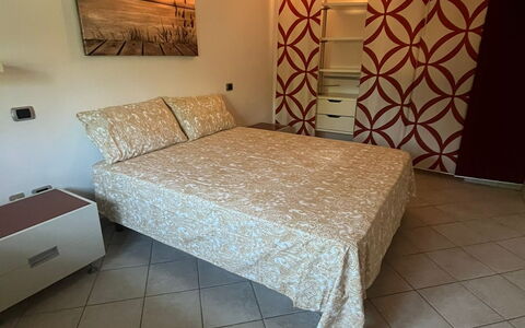 Bell'aria Apartment: Mueble, Comodidad, Madera, Edificio, Piso, Suelo, Casa, Decoración, Madera Dura, Marco De La Cama