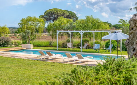 Villa Monamu: Nube, Agua, Planta, Cielo, Azur, Botánica, Piscina, Árbol, Paisaje Natural, Sombra
