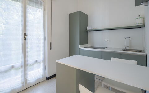 Pieve Ligure Seaside View, Wifi: Piso, Diseño De Interiores, Mueble, Mostrador, Cocina, Suelo, Casa, Encendiendo, Techo, Gabinetes