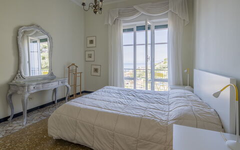 Pieve Ligure Seaside View, Wifi: Mueble, Cama, Diseño De Interiores, Habitación, Suelo, Lecho, Sábana, Piso, Habitación, Linos