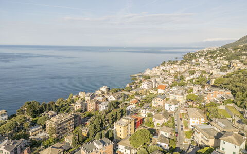 Pieve Ligure Seaside View, Wifi: Cuerpo De Agua, Barrio Residencial, Edificio, Ciudad, Costa, Costeras Y Los Accidentes Geográficos Oceánico, Mar, Barrio, Vista Panorámica, Horizonte