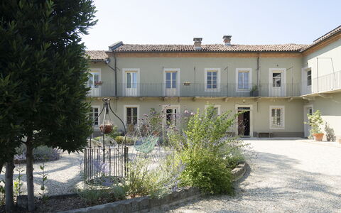 B&b Vigne Di Fagnano Without Kitchen: Planta, Propiedad, Edificio, Ventana, Cielo, Árbol, El Terreno Del Lote, Casa, Cabaña, Paisaje