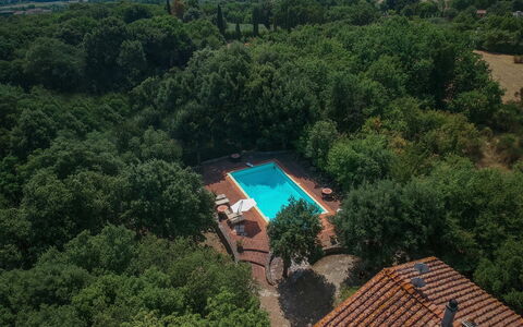 Santa Colomba House, Siena, Nature And Pool: Agua, Propiedad, Piscina, Árbol, Paisaje Natural, Edificio, Paisaje, Ocio, Eco Hotel, Diseño Urbano