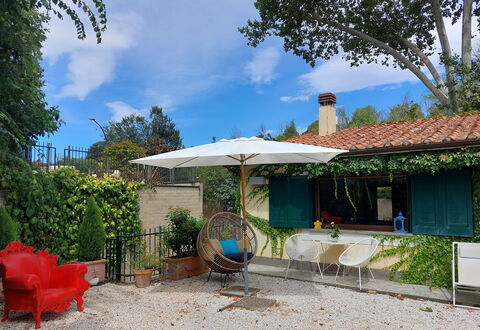 Green Suite On The Roof - Roma With No Kitchen: Cielo, Planta, Nube, Propiedad, Mueble, Edificio, Mesa, Azur, Sombra, Árbol