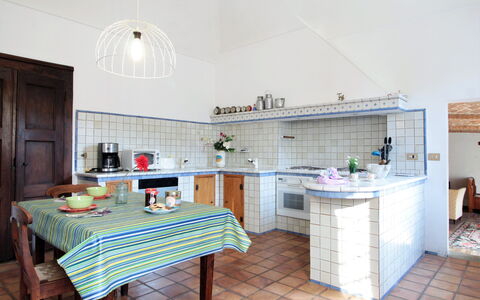 La Casa Dei Nonni, House With Private Pool, Torino: Mueble, Gabinetes, Mesa, Cocina, Mostrador, Encendiendo, Madera, Diseño De Interiores, Suelo, Lavabo