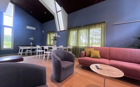 Villapronti: Mueble, Propiedad, Mesa, Comodidad, Diseño De Interiores, Sofá, Piso, Edificio, Suelo, Sala