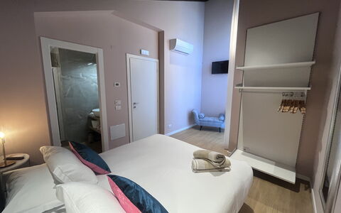 Villapronti: Suelo, Diseño De Interiores, Habitación, Piso, Cama, Habitación, Sábana, Departamento, Lecho, Techo