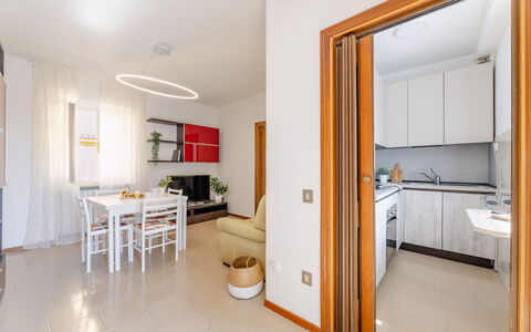 Loreto Suite Apartment: Mueble, Propiedad, Edificio, Marco, Madera, Diseño De Interiores, Planta De Casa, Suelo, Piso