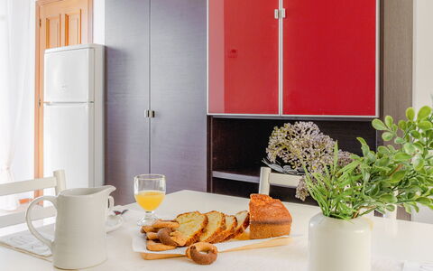 Loreto Suite Apartment: Comida, Vajilla, Mueble, Propiedad, Planta, Vajilla, Maceta, Mostrador, Diseño De Interiores, Mesa