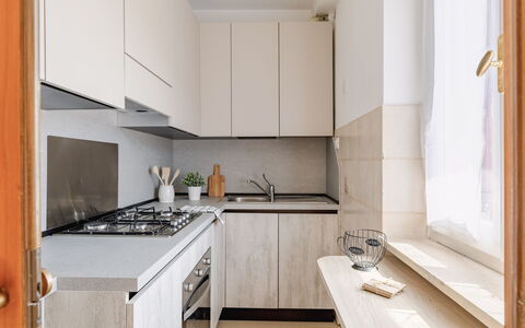 Loreto Suite Apartment: Gabinetes, Mostrador, Propiedad, Cocina, Estufa De Cocina, Aparato De Cocina, Electrodoméstico, Diseño De Interiores, Madera, Lavabo
