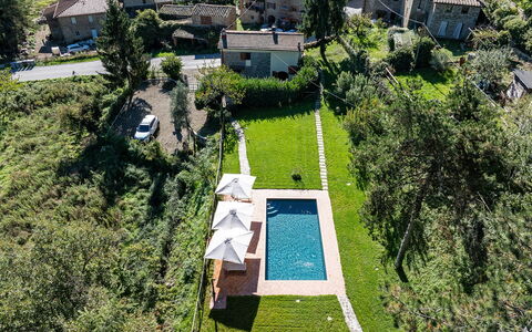 Villa Chicco: Propiedad, Planta, Naturaleza, Edificio, Árbol, Hierba, Vegetación, El Terreno Del Lote, Diseño Urbano, Biome