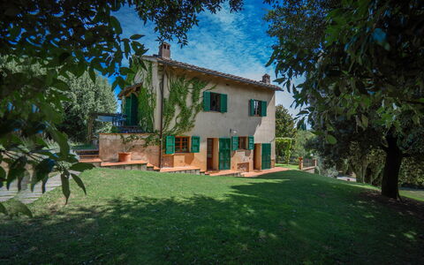 La Tesa Country House With Pool S. Gimignano: Planta, Edificio, Cielo, Ventana, Árbol, Casa, Paisaje Natural, El Terreno Del Lote, Nube, Hierba