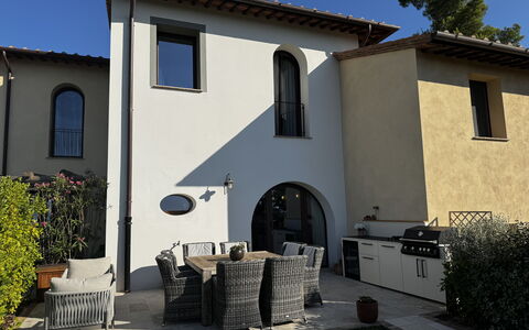 Ciliegino Spereto Apartment, Pool And Relax , Mont: Casa, Barrio Residencial, Casa, Puerta, Inmuebles, Sombra, Yarda, Villa, Balcón, Hacienda