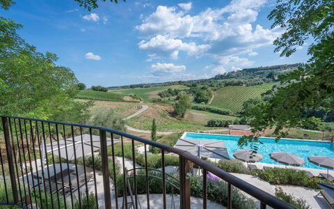 Ciliegino Spereto Apartment, Pool And Relax , Mont: Árbol, Piscina, Paisaje, El Terreno Del Lote, Mueble Para Exteriores, Eco Hotel, Paisajismo, Sombra, Recurso, Sunlounger