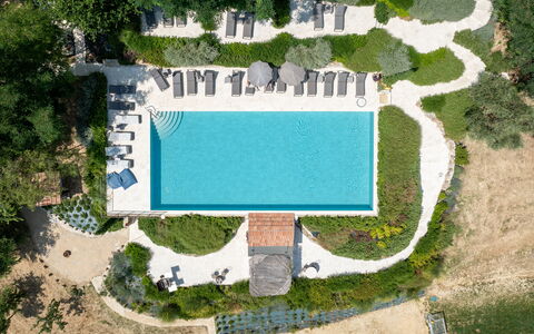 Correggiolo Spereto Apartment With Pool, Montaione: Piscina, Mueble Para Exteriores, Recurso, Ocio, Sunlounger, Jardín, Eco Hotel, Thermae, Paraguas, Sombra