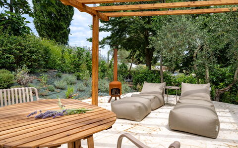 Correggiolo Spereto Apartment With Pool, Montaione: Mueble, Madera, Mueble Para Exteriores, Jardín, Silla, Sombra, Patio Interior, Madera Dura, Estructura Al Aire Libre, Manchas De Madera