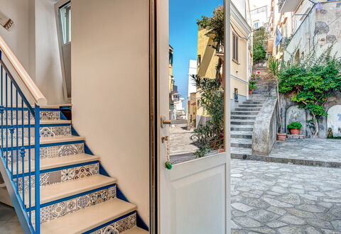 Casetta Di Laura In Massa Lubrense: Planta, Propiedad, Edificio, Azur, Ventana, Casa, Maceta, Madera, Escalera, Planta De Casa