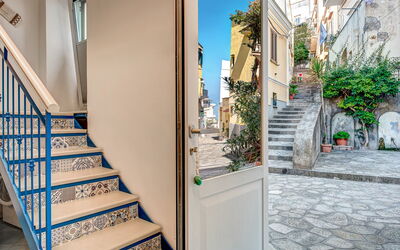 Casetta Di Laura In Massa Lubrense: Planta, Propiedad, Edificio, Azur, Ventana, Casa, Maceta, Madera, Escalera, Planta De Casa