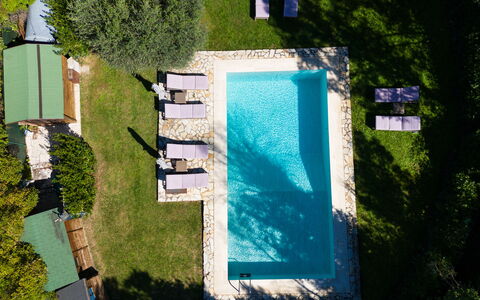 Villa Pietrafitta: Agua, Planta, Mundo, Vegetación, Rectángulo, Hierba, Cuerpo De Agua, Diseño Urbano, Pared, Paisaje