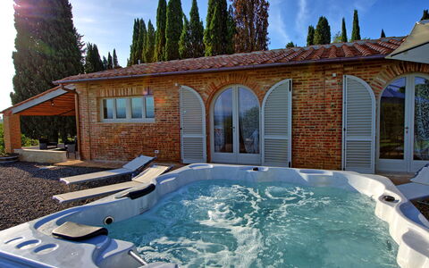 Casa Andrea: Agua, Cielo, Propiedad, Planta, Ventana, Nube, Azur, Árbol, Edificio, Piscina