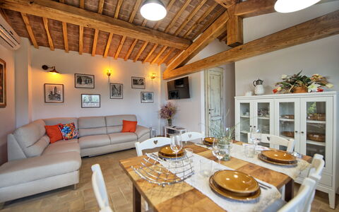 Casa Andrea: Mesa, Mueble, Propiedad, Marco, Sofá, Vajilla, Madera, Diseño De Interiores, Naranja, Sala
