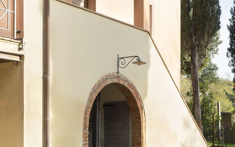 Borgo Dolciano: Planta, Edificio, Propiedad, Ventana, Cielo, Casa, Árbol, Barrio, Barrio Residencial