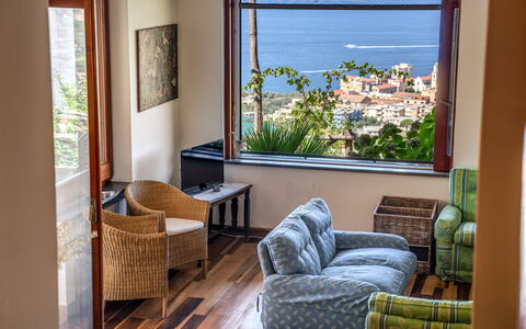 Villa Solaria with Private Pool: Mueble, Propiedad, Edificio, Ventana, Madera, Planta, Sombra, Diseño De Interiores, Silla, Planta De Casa