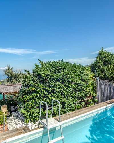 Villa Solaria with Private Pool: Agua, Cielo, Planta, Nube, Propiedad, Piscina, Azur, Vegetación, Árbol, Barrio Residencial