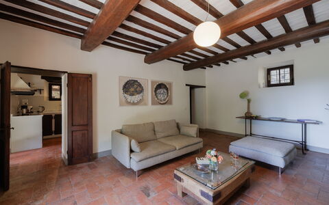 Villa Delle Rose: Propiedad, Sofá, Mueble, Mesa, Madera, Diseño De Interiores, Sala, Arquitectura, Ventana, Suelo