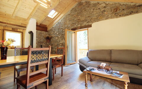 Baita La Ciamorza, Dolomiti, Veneto: Mesa, Mueble, Propiedad, Planta, Marco, Sofá, Madera, Planta De Casa, Diseño De Interiores, Comodidad
