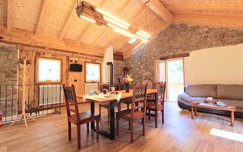 Baita La Ciamorza, Dolomiti, Veneto: Mueble, Mesa, Propiedad, Sofá, Madera, Diseño De Interiores, Marco, Sala, Silla, Suelo
