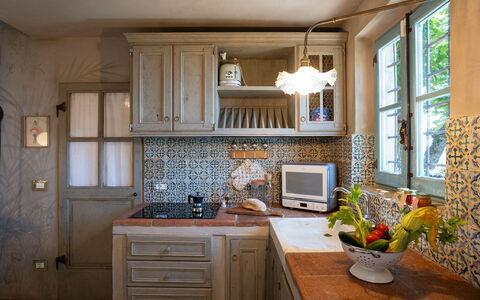 La Casa Sul Forte: Mueble, Gabinetes, Propiedad, Mostrador, Mesa, Cocina, Madera, Aparato De Cocina, Ventana, Edificio