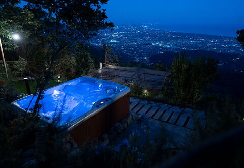 La Casa Sul Forte: Cielo, Planta, Azul, Árbol, Edificio, Piscina, Sombra, Paisaje, Techo, Ocio