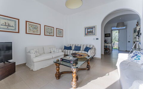 Breath-taking Portofino Promontory Seaview: Mueble, Diseño De Interiores, Piso, Sofá, Suelo, Techo, Habitación, Sala, Mesa, Casa