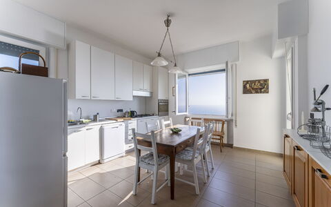 Breath-taking Portofino Promontory Seaview: Mueble, Piso, Diseño De Interiores, Suelo, Cocina Y Comedor Mesa, Silla, Techo, Mesa, Comedor, Departamento