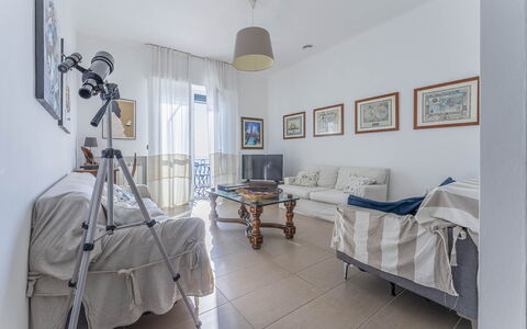 Breath-taking Portofino Promontory Seaview: Mueble, Piso, Diseño De Interiores, Suelo, Techo, Habitación, Departamento, Encendiendo, Casa, Sala