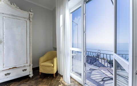 Breath-taking Portofino Promontory Seaview: Suelo, Piso, Diseño De Interiores, Mueble, Departamento, Mar, Habitación, Puerta, Suelos De Madera, Oceano