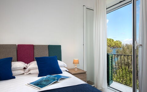 Apt Blu Mare Sorrento Coast: Azul, Edificio, Comodidad, Azur, Textil, Madera, Sombra, Arquitectura, Diseño De Interiores