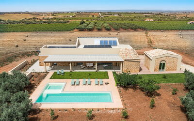 Cavial: Planta, Cielo, Propiedad, Edificio, Ventana, Piscina, El Terreno Del Lote, Casa, Árbol, Rectángulo