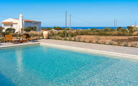 Villa Paolina: Agua, Cielo, Planta, Tiempo De Día, Azur, Piscina, Azul, Edificio, Arecales, Rectángulo