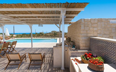 Villa Paolina: Agua, Planta, Mueble, Edificio, Cielo, Silla, Mesa, Maceta, Azur, Balneario
