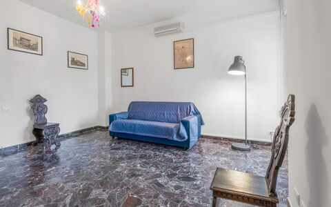 Romina Apartment, Florence, Campo Marte: Piso, Suelo, Diseño De Interiores, Habitación, Sofá, Mueble, Techo, Departamento, Sala