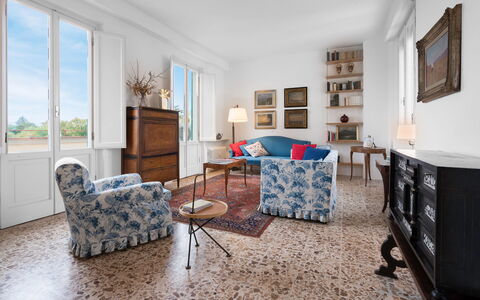 Orto Botanico Apartment With Terrace And Dome View: Marco, Mueble, Ventana, Mesa, Azur, Madera, Gabinetes, Cajón, Sala, Diseño De Interiores