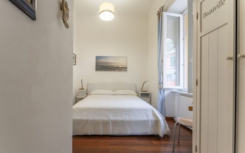 Casa con Accesso Privato al Mare, Parcheggio, Bogl: Pared, Diseño De Interiores, Madera, Mueble, Suelo, Piso, Habitación, Cama, Habitación, Encendiendo
